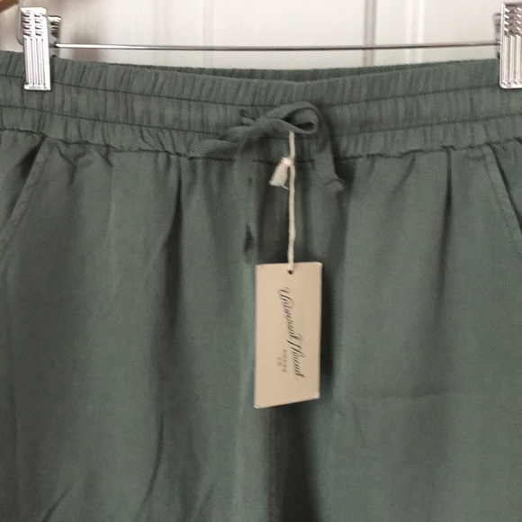 Universal Thread Shorts - Picture 2 of 6